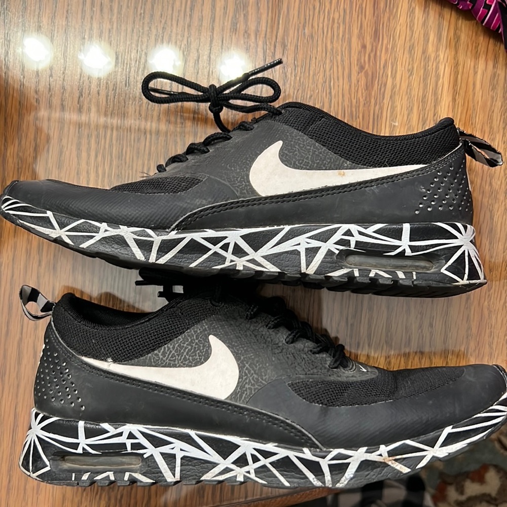 Nike Thea